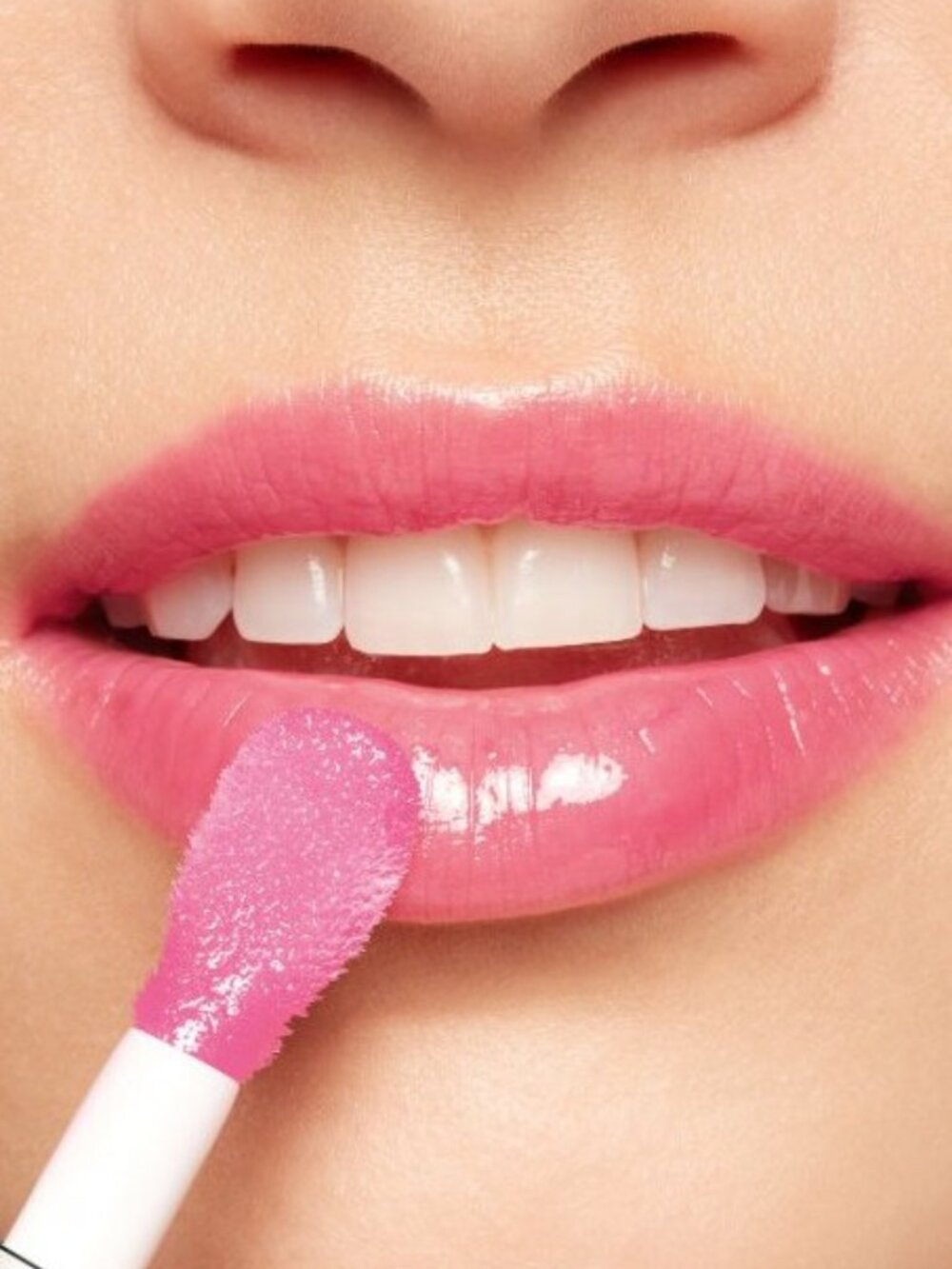 Clarins Lip Comfort Oil - 04 Pitaya - Picture 3 of 9